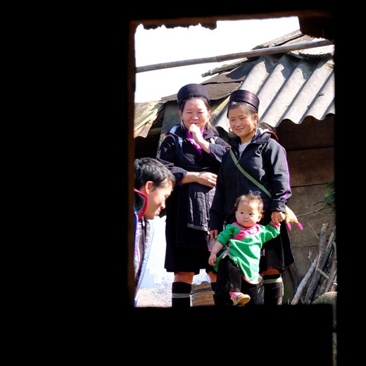 I came visit my porter's family. In the house the little girl caught my eyes