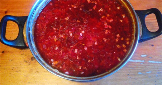 Finished borsch in a family pot