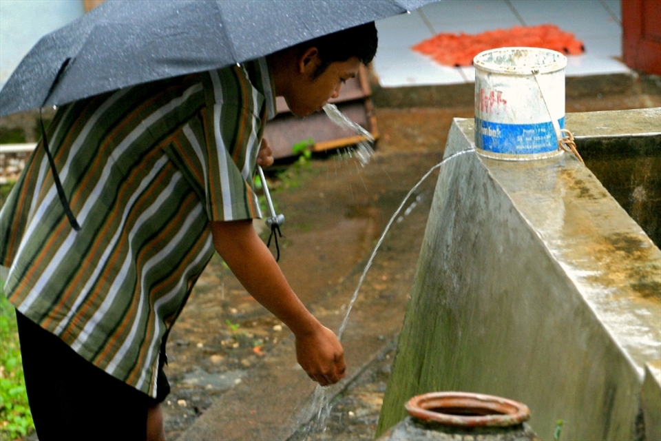 Imsak, 27 year old, a young villager from Semanu, Gunungkidul, took a “wudhu” or an Islamic ritual before praying. He used the water from a reservoir tub held rainwater during the wet season.