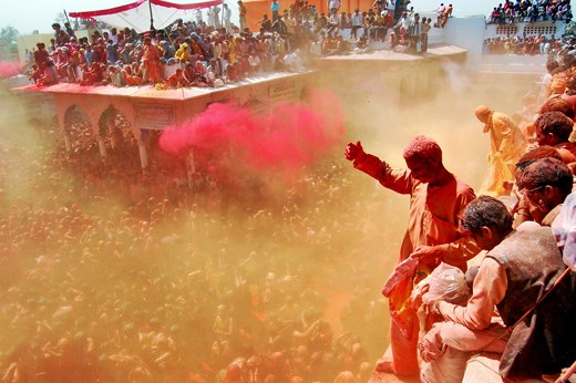 An attempt to give a wide and overall perspective of the massive celebrations