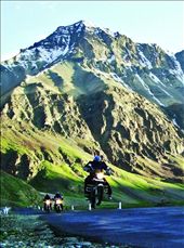 approach to the world's highest motorable road was getting bumpy and tougher.: by travelcrazy, Views[229]