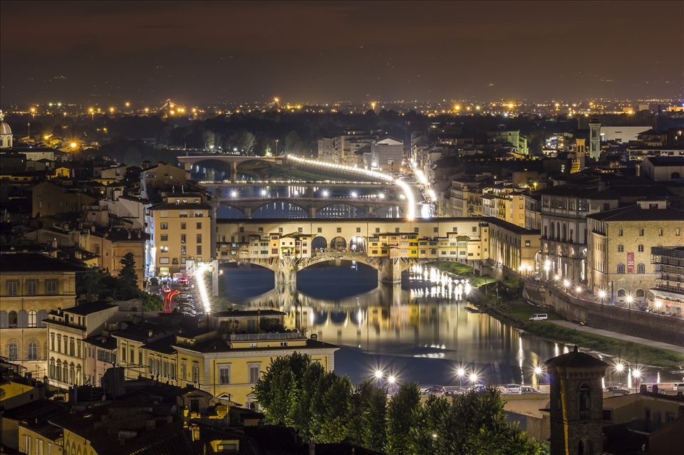 Ponte vecchio by night