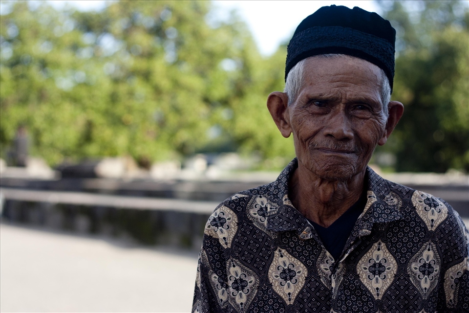 An elderly local wears his Batik shirt for the Friday tradition. 