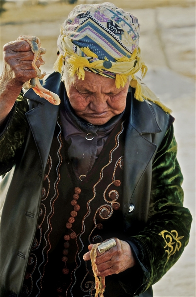 Bifatima Apa is considared to be one of the last sufy dervish in Kazakhstan. Her unique way of healing people is rooted to the prebiblycal times of ancient Persia and mixes with islam afterwards.