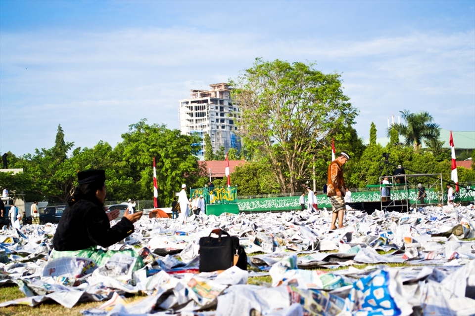 A man was praying and wishing well to his God in the end of the feast