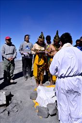 Blessing & Prayer to the wedding couple in top of Mount Semeru after long way : by travenesia, Views[825]