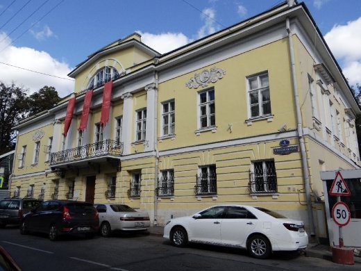 Another ice-cream coloured building in the same street as the Museum