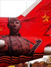 Love the soldiers painted on the plane: by treefrog, Views[128]