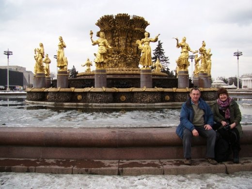 My parents sitting in front of the Fountain of the Friendship of Peoples