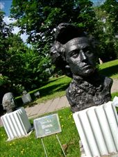 At least some busts were put on podiums: by treefrog, Views[182]
