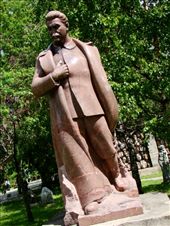 Statue of Stalin whose nose has been broken off: by treefrog, Views[276]