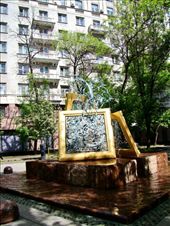 This fountain is just outside the gallery as you approach it: by treefrog, Views[339]