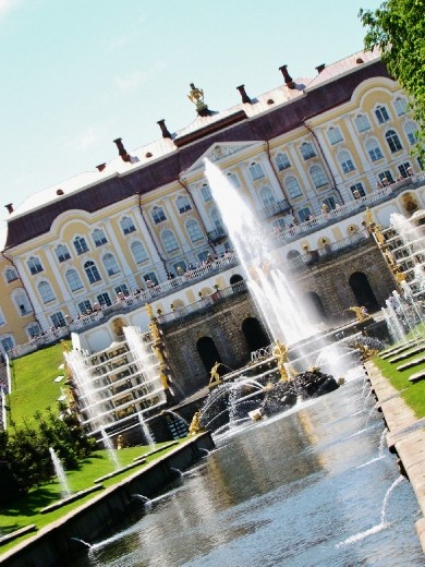 Grand Cascade right in front of the palace