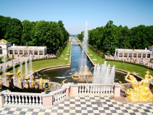 Standing in front of the palace and looking back over the fountains and gardens
