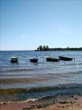 Little fishing boats moored just off the shore: by treefrog, Views[136]