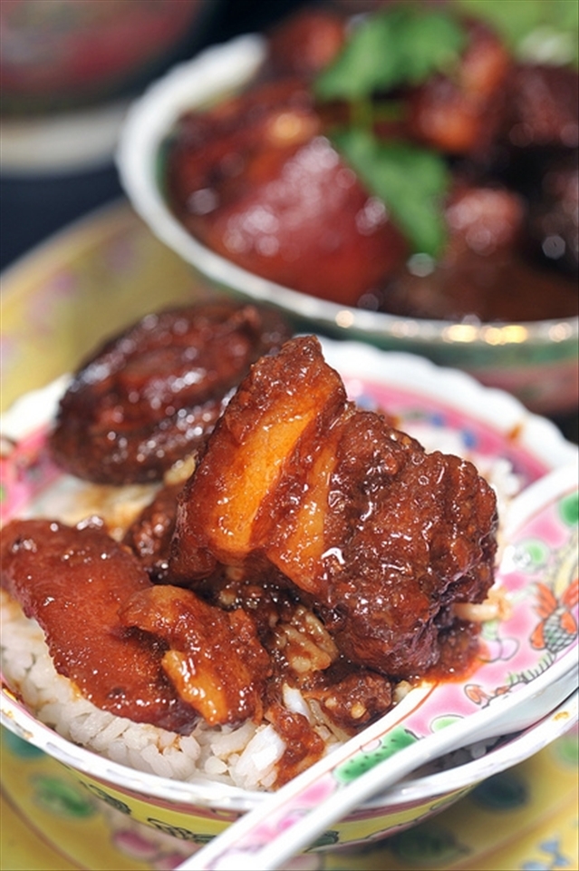 Authentic dish, using pork shoulders. The fat from the meat gives the silkiness and sweetness of this dish