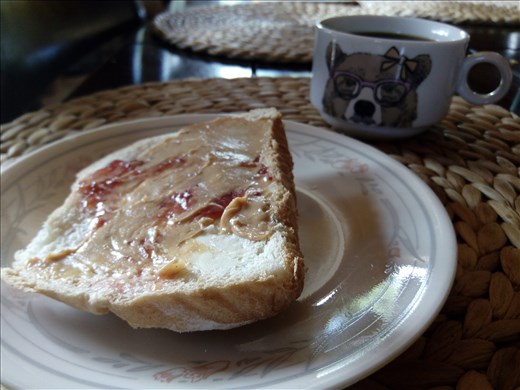 PBJ eli beanutbutter-jam-leipä. Parasta herkkua.