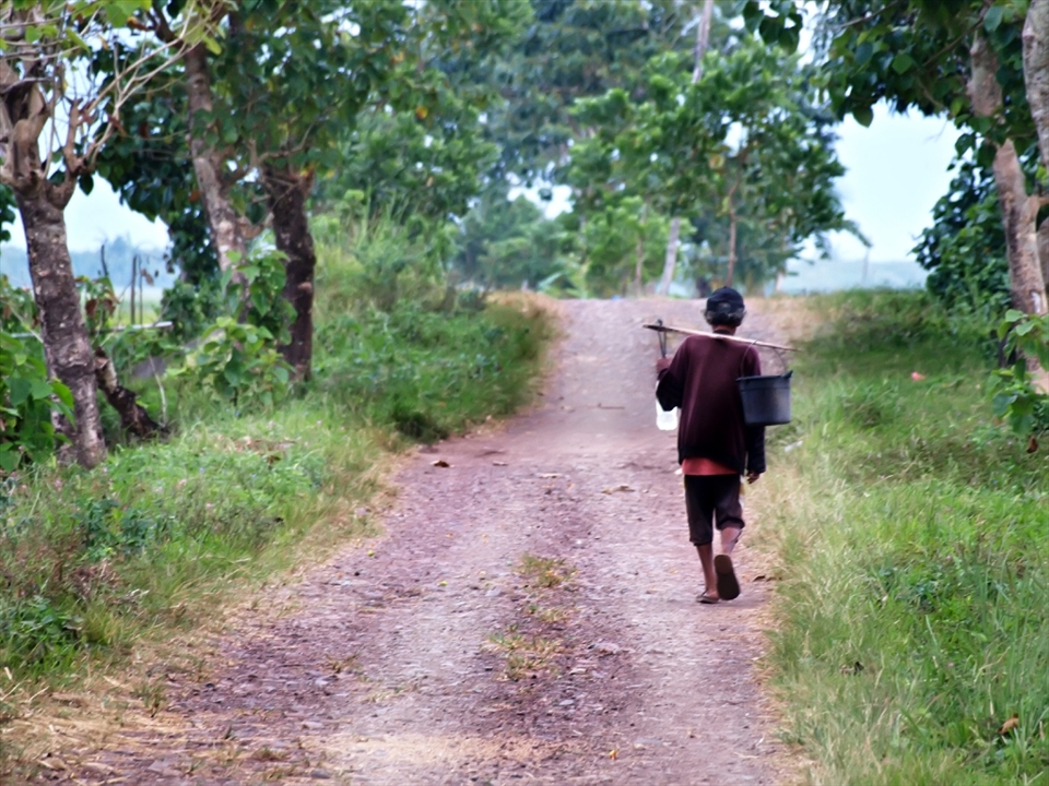 An early start. An old fisherman headed towards the lake at the crack of dawn. Hoping for a good catch, may it be just enough to feed his family or a bountiful one to be sold around the community.