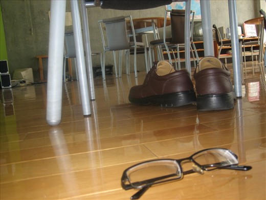 READY:
I got up early in the morning but didn’t know where my shoes and glasses were!
