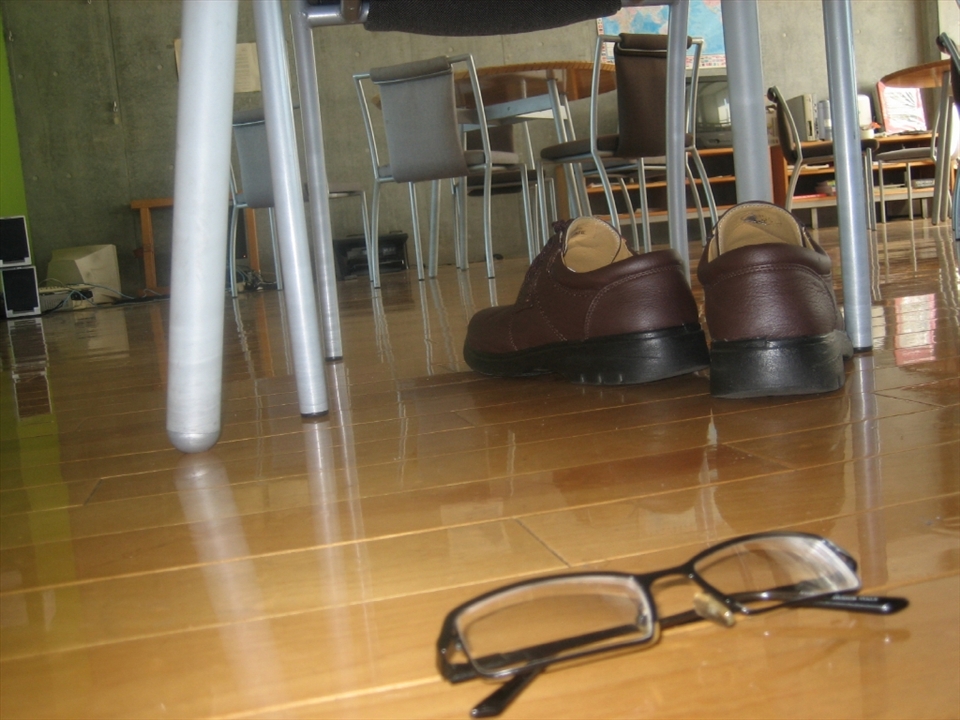 READY:
I got up early in the morning but didn’t know where my shoes and glasses were!
