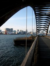 BRIDGING GAPS
Soon I found myself on a bridge that took me to the sea
: by ume, Views[259]