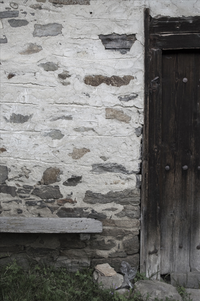 5.To Leave or to stay…Standing on a crossroad, only the human in you decides right