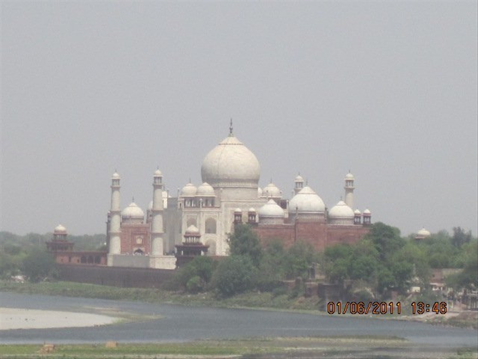 astonishing view of taj
