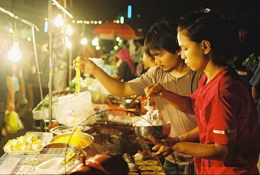 Preparing the nightly street feast.