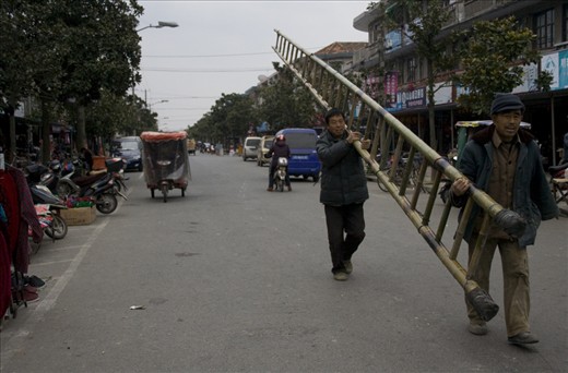 HEIGHT / We push cities up on a stairway to heaven, by giving for granted that heavens lies upon us. Mankind collects energy and strength in the horizontal flows, and pour it vigorously towards more and more high summit. We together strive for a newer peak, we rise on possibly infinitely long bamboo scaffolding, we work for an extended boundary: in the heights we look for more space, however by giving away the continuum of the horizontal space, by fragmenting our plane of equilibrium. 