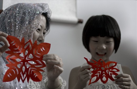 CONTINUUM / The geometry of the city is continuous. It lies outside the capacity of comprehensive perception. It is unfolded in its complexity like the magic of a pieces of paper  that we open in our hands, by allowing the cuts to find their unique configuration in the physical dimensions. And then when you walk into the horizon of the noisy Shanghai, it is still possible to listen to the fragile whisper of papers in people's hands, you can see hands that unfold the physical height and depth together; those hands that cherish the memory of the ancestors and the foreseeing of new generations in the daily instant, where the dimensions of city geometry converge and replicate in always new shapes. 
