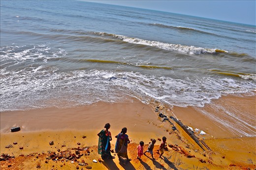 Mahabalipuram, south India. A family waiting for the sunset. 