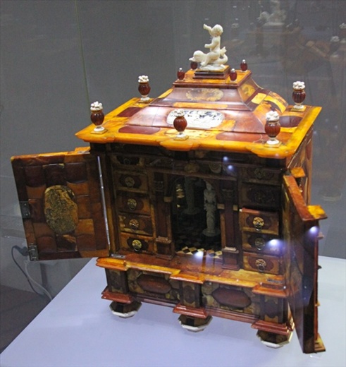 Amber box, Amber Museum