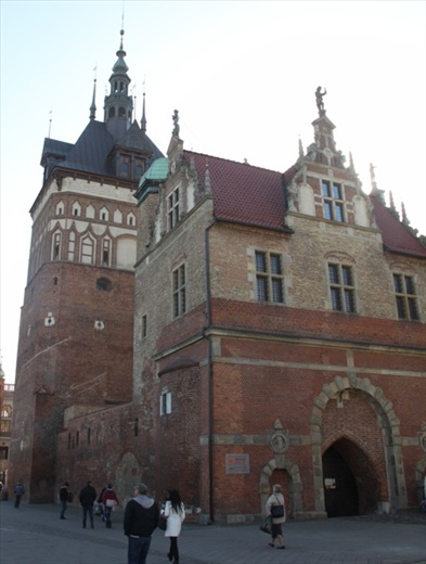 Foregate and Amber Museum (formerly prison and gallows)