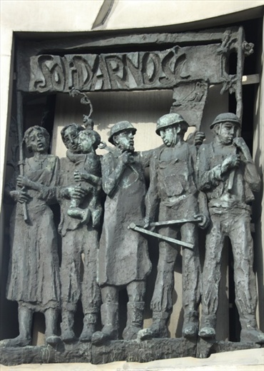 Bas relief on the Monument to the Fallen Shipyard Workers