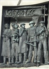 Bas relief on the Monument to the Fallen Shipyard Workers: by vagabonds, Views[575]