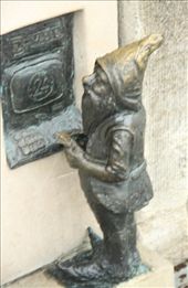 Bank dwarf at ATM, Old Town Wroclaw: by vagabonds, Views[750]