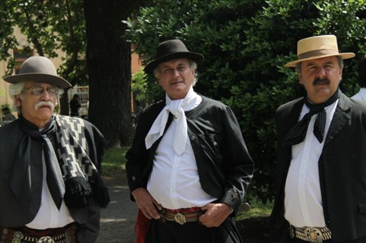 Los tres amigos, Día de la Tradición