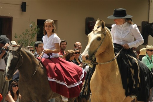 Ladies ride too, Día de la Tradición