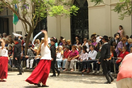 Traditional dance, Día de la Tradición