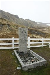 Shakelton's grave: by vagabonds, Views[590]