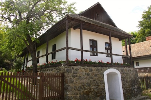 Traditional house, Holloko