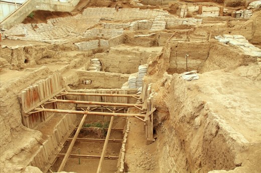 Looking up from the past, Catalhoyuk Chalcotithic Site, East site