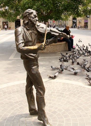 Street sculpture, Baku
