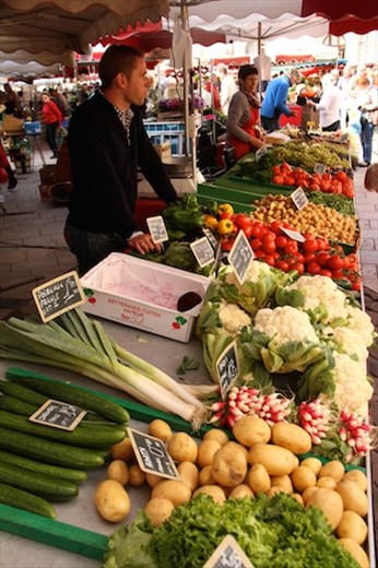 Saturday market, Beaune