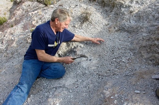 Nick excavating Apache Tears, Gold Canyon