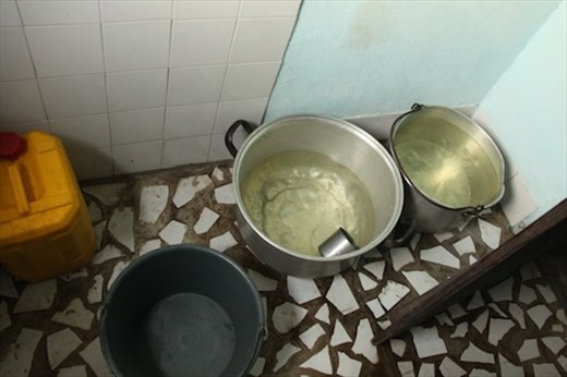 Bucket shower, Campo Ma'an