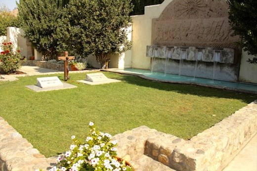 Graves of Chavez and his wife