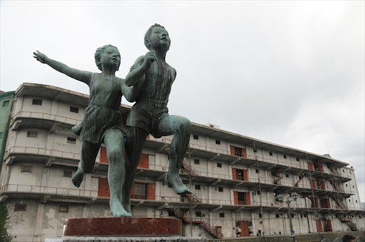 Otaru statue and warehouse