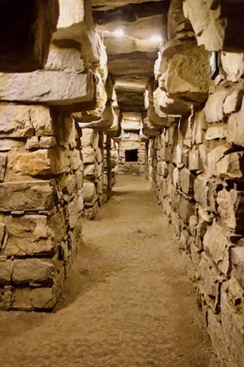 Inside the Gallery, Chavín de Hauntar