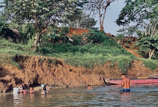 Approaching Baja Buro on the Chucunaque River